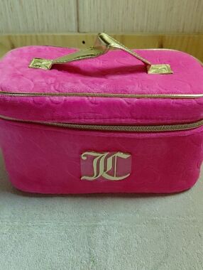 Juicy Couture Velour Cosmetic Case, New With Tags, Retail Amazon $24